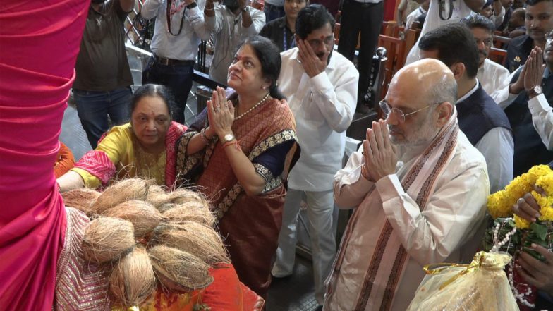 Amit Shah Takes Part in Ganpati Festivities at Residences of Maharashtra CM Eknath Shinde, Devendra Fadnavis in Malabar Hill; Visits Lalbaugcha Raja Pandal (Watch Video)
