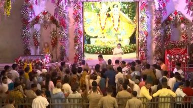 Krishna Janmabhoomi 2023: Devotees Celebrate Festival on Occasion of Birth Celebrations of Lord Krishna Across Country (Watch Videos)