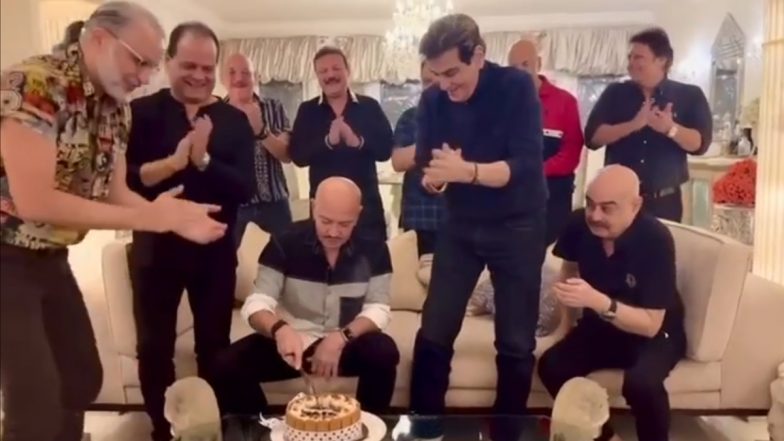 Rakesh Roshan Celebrates His 74th Birthday With Buddies Jeetendra, Prem Chopra and Others (Watch Video)