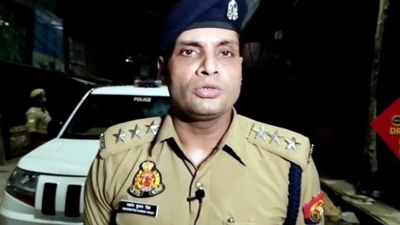 Uttar Pradesh Shocker: Clashes Erupt Between Two Groups Over Money Dispute in Ghaziabad, One Arrested (Watch Video)