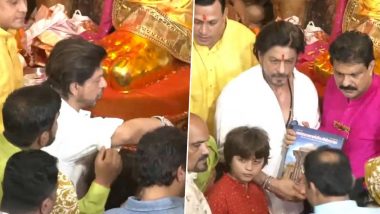 Shah Rukh Khan Offers Prayers With AbRam at Lalbaugcha Raja in Mumbai After Jawan’s Success (Watch Video)