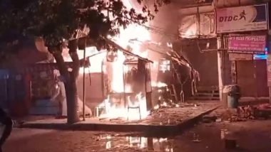 Ghaziabad Fire: Massive Blaze Erupts at Food Corner Shop in Vaishali, Doused (Watch Video)