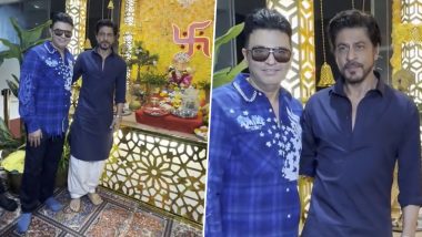 Ganesh Chaturthi 2023: Shah Rukh Khan Visits Bhushan Kumar’s Office for Ganpati Darshan (Watch Videos)