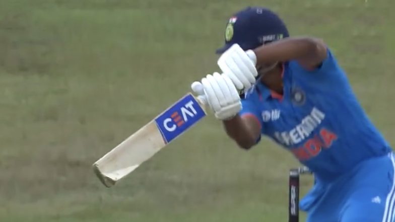 Haris Rauf Breaks Shreyas Iyer's Bat With His Pacy Delivery During IND vs PAK Asia Cup 2023 Match