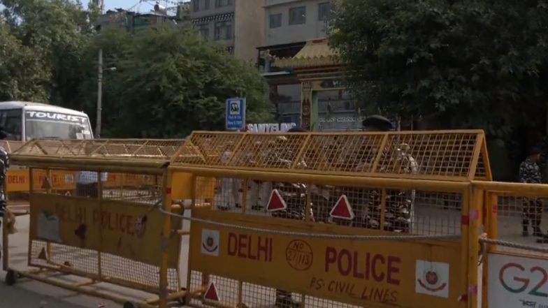 Delhi Kalkaji Mandir Jagran Stage Collapse: One Dead, 17 Injured as Platform Collapses in Tragic Incident (Watch Video)