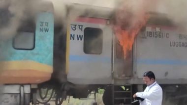 Ganganagar Humsafar Train Fire in Gujarat: Blaze Erupts in Generator Van Coach of Express Train in Valsad; No Casualties Reported (Watch Video)