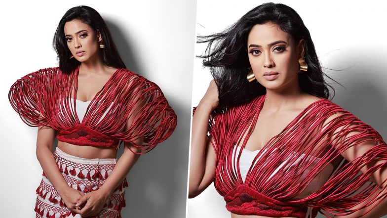 Shweta Tiwari Looks Fab in White Tube Top Paired With Red Wired Overtop and Skirt (See Pics)