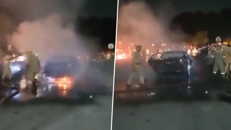 Cars on Fire in Uttar Pradesh Video: Two Four-Wheelers Go Up in Flames in Kanpur, No Casualty Reported