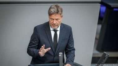 Habeck Defends German Economy as Output Drops