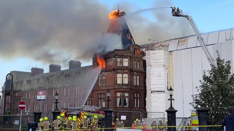 Ayr Station Hotel Fire: Massive Blaze Erupts at Historic Building in Scotland, Terrifying Videos, Photos Showing Flames and Sparks Blowing From Tower Emerge