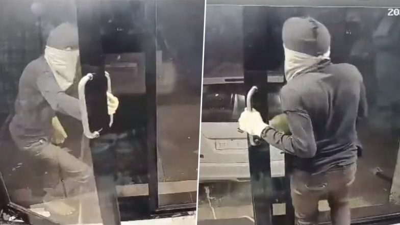 ATM Robbery in Maharashtra Caught on Camera: Masked Robbers Use Car to Break ATM in Beed, Police Foil Attempt