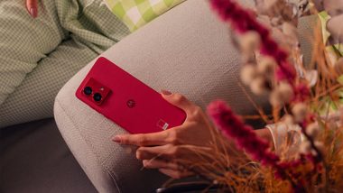 Business News, Motorola Launches Moto G84 5G in Viva Magenta at an  Effective Price of Rs. 18,999