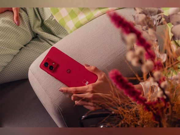 Business News, Motorola Launches Moto G84 5G in Viva Magenta at an  Effective Price of Rs. 18,999