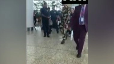 India News | Sonia Gandhi Leaves for Delhi After Attending Meeting of INDIA Bloc in Mumbai