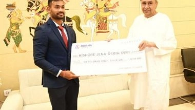 Sports News | Odisha CM Patnaik Felicitates Javelin Star Kishore Jena with Cash Award