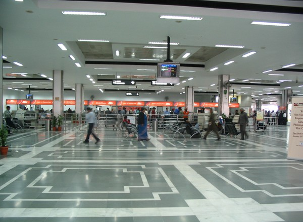 India News | Kerala: Customs Seize 1.41 Grams of LSG Stamps at Kochi Airport; 1 Arrested
