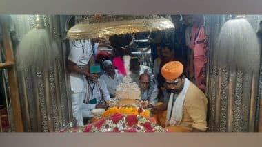 India News | Rajasthan: Rajnath Singh Offers Prayers at Jaisalmer's Ramdevra Temple Ahead of Parivartan Sankalp Yatra