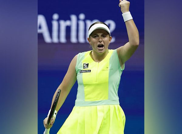 Sports News | US Open: Jelena Ostapenko Upsets Defending Champion Iga Swiatek, Reaches QFs