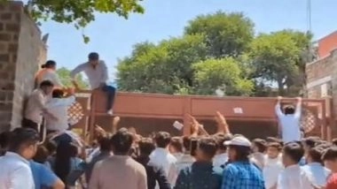 India News | SFI Demands Action Against Probable ABVP DUSU Candidate for Barging in Miranda House