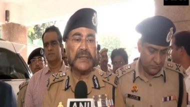 India News | UP Special DG Prashant Kumar Meets Woman Head Constable Who Was Found Injured in Saryu Express 