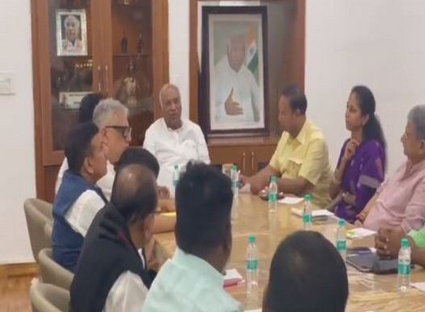 India News | 24 INDIA Bloc Parties to Attend Special Parliament Session; Sonia Gandhi to Write to PM Modi