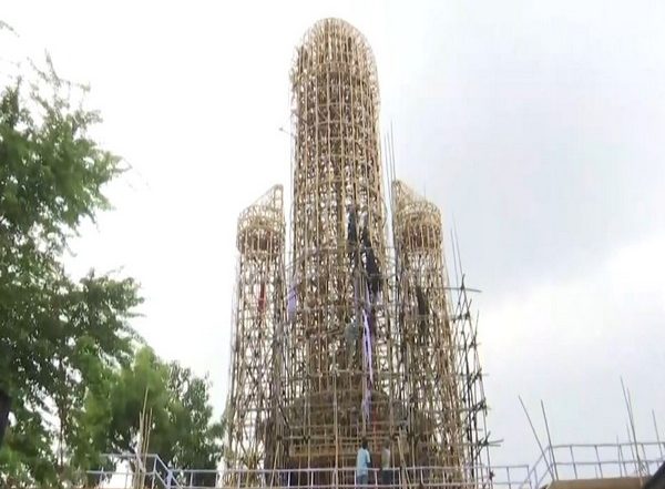 India News | Chandrayaan Makes Landing at Pandals: Chhattisgarh’s 120 Ft Ganeshotsav Pandal to Showcase  Lunar Mission Success