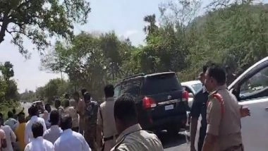 India News | Andhra Pradesh: TDP Supporters Try to Stop Police Vehicle Carrying Chandrababu Naidu
