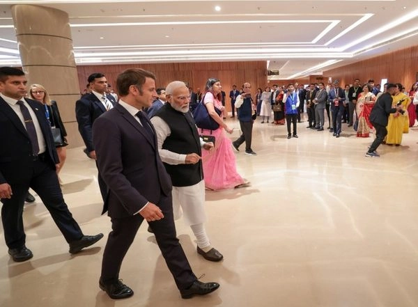 World News | PM Modi, French President Macron Give Assurances to Take India-France Relations to Newer Heights 