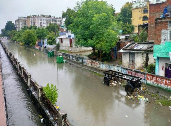 India News | UP: Heavy Rain Lashes Lucknow, Waterlogging in Multiple Areas