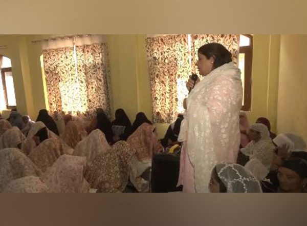 India News | One Hundred Young Women Get Married at Mass Marriage Program in Kashmir