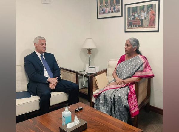 Business News | Standard Chartered Global CEO Bill Winters Meets with Finance Minister Nirmala Sitharaman