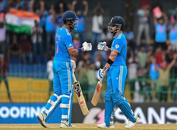 Sports News | India Pose Stiff Challenge to Pakistan in Asia Cup; Rahul's Ton, Vintage Virat Power Team to 356/2