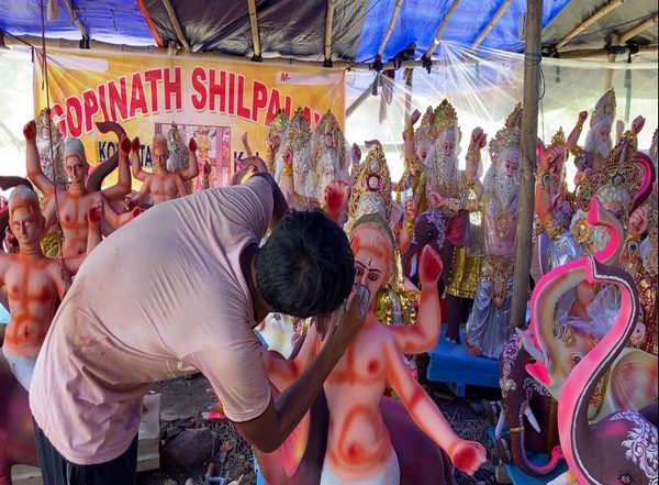 World News | Kolkata Artists Making Idols of Hindu Gods for Upcoming Festive Season in Nepal
