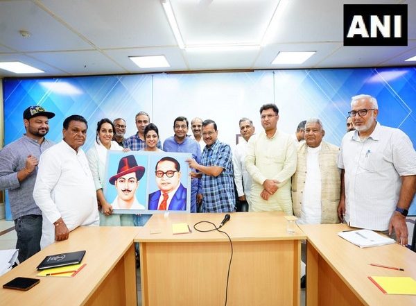 India News | Delhi CM Meets AAP Leaders at Residence to Devise Strategy for Haryana Assembly Polls