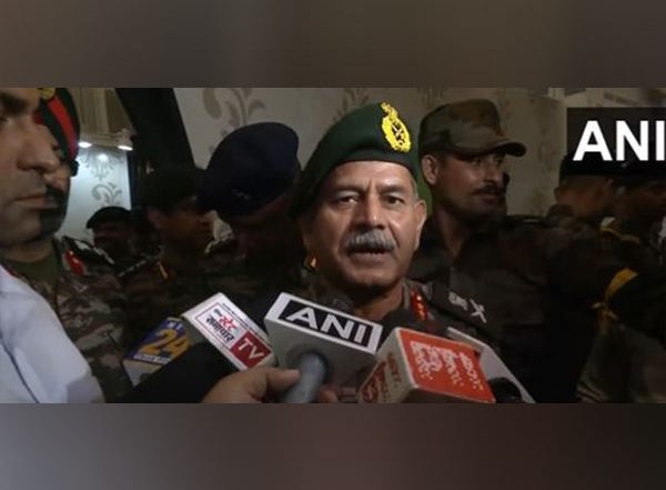 Pakistan Trying to Push Terrorists Across LoC, Disturb Peace in Jammu and Kashmir, Says Northern Army Commander Upendra Dwivedi Amid Encounters