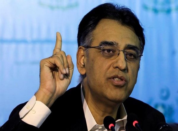 World News | Imran Khan Party Leader Asad Umar Gets Pre-arrest Bail in US Cypher Case 