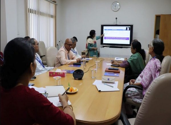 India News | MoS Bharati Pravin Pawar Visits ICMR-NIV Institute, Reviews Steps Taken for Nipah Virus Outbreak