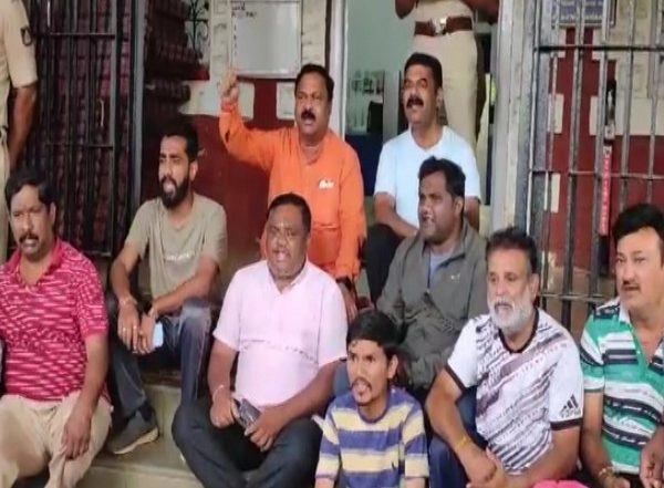 India News | Karnataka: BJP Dharna Demanding Civic Nod for Holding Ganesh Chaturthi Celebrations on Idgah Maidan Enters Second Day