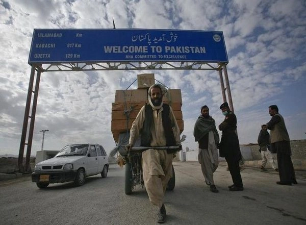World News | Pakistan, Afghanistan Torkham Border Reopens After Eight Days of Closure 