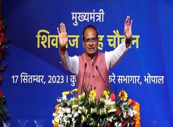 India News | MP CM Chouhan Inaugurates ‘Mukhyamantri Ladli Bahna Awas Yojana’