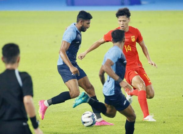 Sports News | Asian Games: Indian Men's Football Loses 1-5 to China in Campaign Opener