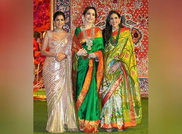 Entertainment News | Nita Ambani, Her Daughters-in-law Celebrate Ganesh Chaturthi at Their Residence Antilia