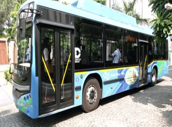 World News | India, US Collaborate to Launch 10,000 E-buses on India’s Streets