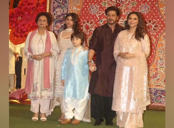 Entertainment News | Ambanis' Ganesh Chaturthi Celebration: SRK Excitedly Hugs Nita Ambani, Deepika Caresses AbRam's Hair and More