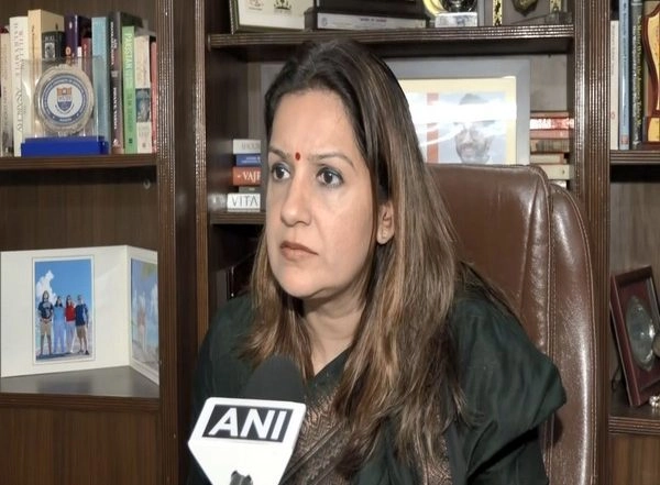 India News | Shiv Sena (UBT) MP Priyanka Chaturvedi Hits out at Amit Shah over Women’s Quota Bill Remarks, Reminds BJP of 2014 Manifesto