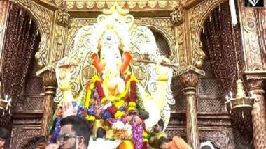 India News | Ganesh Chaturthi: Devotees Offer Prayers at Lalbaugcha Raja in Mumbai