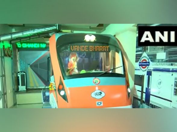 India News | Vande Bharat Express-themed Pandal in Mumbai: Lord Ganesha's Divine Journey - Vimarsana News