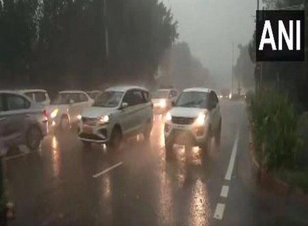 India News | Fresh Spell of Rain Lashes Parts of Delhi, Brings Relief from Warm Weather