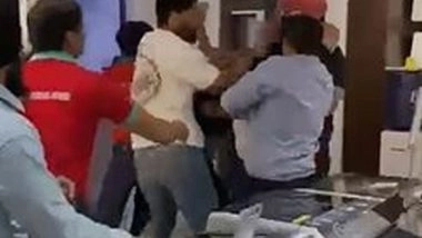 India News | Scuffle Breaks out at Delhi Store over IPhone 15