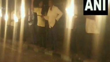 India News | Karnataka: Mandya Farmers Continue to Protest over Cauvery Water Row